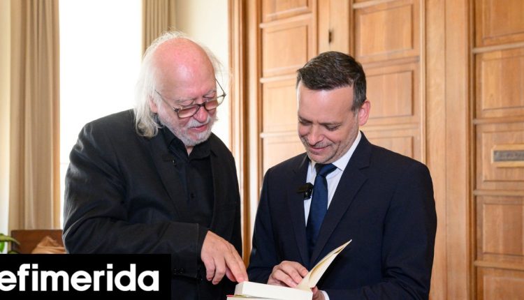 Στην-Αθήνα-ο-νομπελίστας-Λάσλο-Κρασναχορκάι,-τιμήθηκε-με-το-μετάλλιο-του-Δήμου-Αθηναίων:-«Τεράστια-τιμή-να-βρίσκομαι-εδώ»