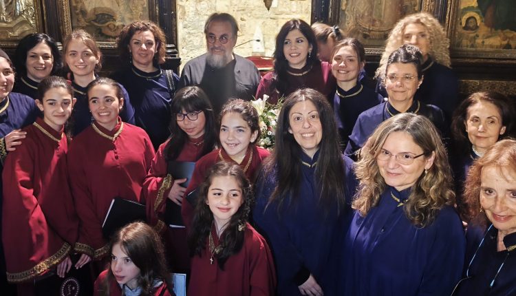 Με-κατάνυξη-και-πλήθος-κόσμου-ο-Ακάθιστος-Ύμνος-στον-Άγιο-Νικόλαο-Ραγκαβά-με-τις-Ψάλτριες