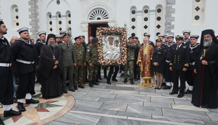 Πανδήμως-οι-Άνδριοι-τίμησαν-την-προστάτιδά-της-Παναγία-Θεοσκέπαστο