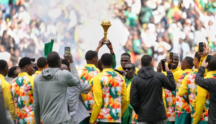 copa-africa:-Η-Σενεγάλη-παρουσίασε-το-τρόπαιο-στο-Σταντ-Ντε-Φρανς-και-αποθεώθηκε