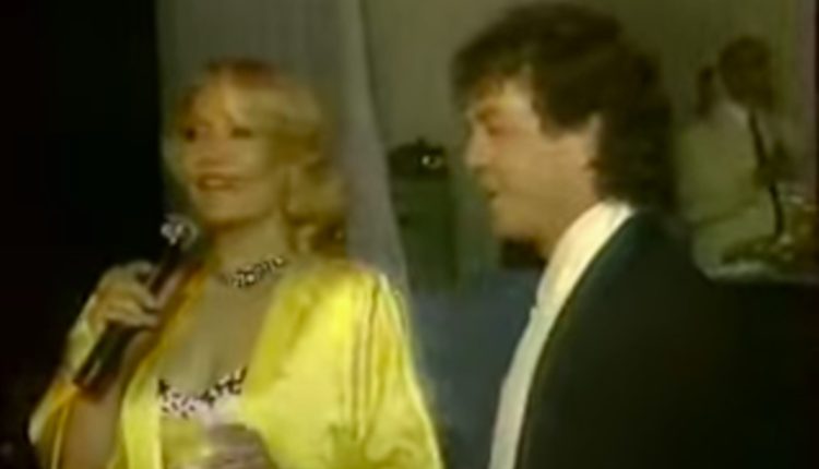 «Με-τον-Γκάλη,-τον-Γιαννάκη,-τον-Φιλίππου-και-τ’-άλλα-παιδιά»-–-Όταν-η-Μαρινέλλα-τραγουδούσε-για-τον-αγαπημένο-της-Άρη