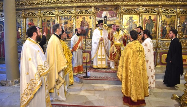 Χειροτονία-Πρεσβυτέρου-από-τον-Μητροπολίτη-Μαρωνείας-Παντελεήμονα