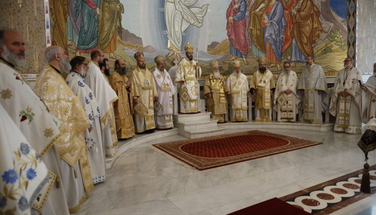 Συνοδικό-συλλείτουργο-στα-Τίρανα-για-τον-ένα-χρόνο-από-την-ενθρόνιση-του-Αρχιεπισκόπου-Ιωάννη