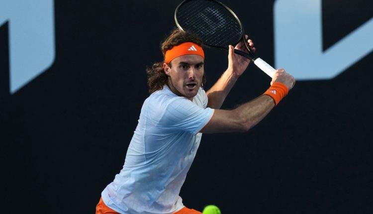 Στέφανος-Τσιτσιπάς:-Κορτ-με-το-όνομά-του-στη-διάσημη-ακαδημία-του-Μουράτογλου