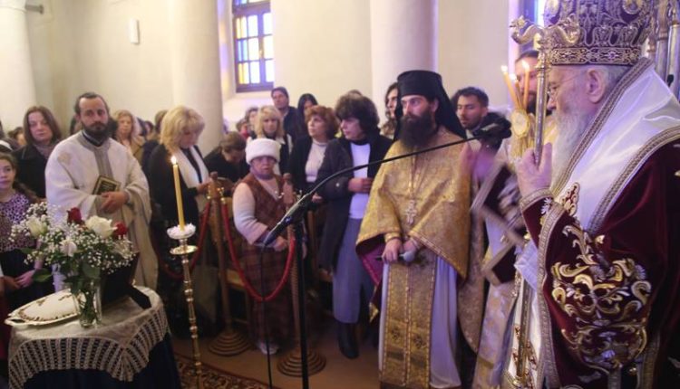 Ο-Ναυπάκτου-Ιερόθεος-στο-40ήμερο-μνημόσυνο-του-π.-Στεφάνου-Αναγνωστοπούλου