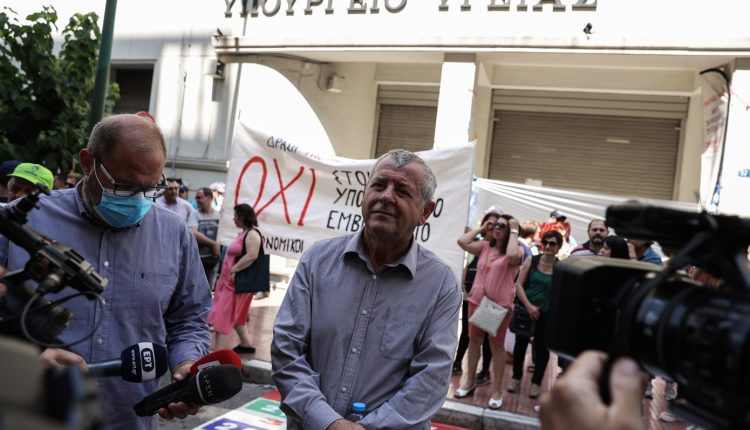 ΠΟΕΔΗΝ:-Η-υγεία-χρειάζεται-περισσότερα-χρήματα,-όχι-πινγκ-πονγκ-δηλώσεων