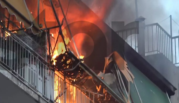 Φωτιά-σε-σπίτι-στου-Γκύζη-–-Επιχειρούν-ισχυρές-πυροσβεστικές-δυνάμεις