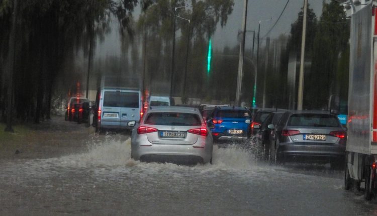 Προ-των-πυλών-η-κακοκαιρία-erminio:-Καταιγίδες,-θυελλώδεις-άνεμοι-και-κίνδυνος-πλημμυρών-–-Τι-λένε-οι-μετεωρολόγοι