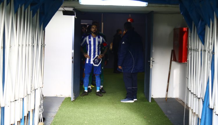 Πρώην-παίκτης-της-super-league-αποκαλύπτει:-«Στην-Ελλάδα-κάναμε-μπάνιο,-ενώ-περνούσαν-αρουραίοι-από-δίπλα»