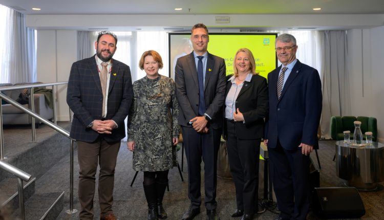 Οι-ειδικοί-στον-διαβήτη-ζητούν-άμεση-πρόσβαση-στη-συνεχή-καταγραφή-γλυκόζης-στην-Ελλάδα-για-τα-άτομα-που-ζουν-με-σακχαρώδη-διαβήτη-τύπου-2