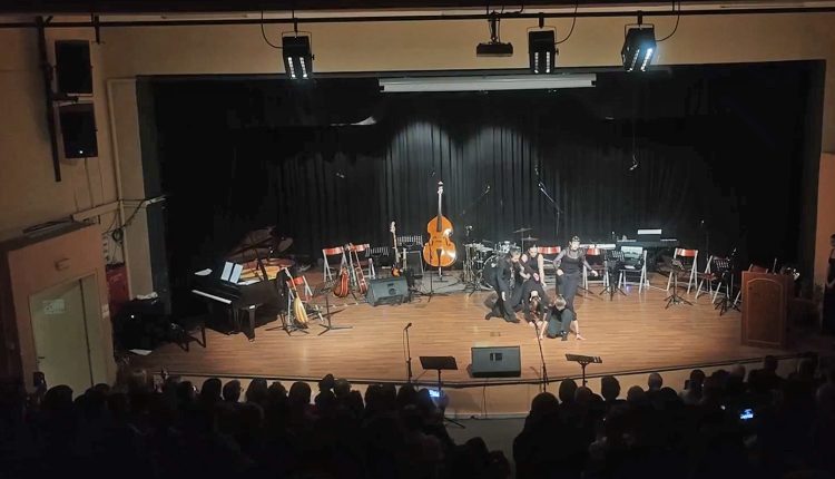 Συγκινητική-θεατρική-παράσταση-μαθητών-για-την-τραγωδία-των-Τεμπών-–-«Τίποτα-δεν-κρύβεται-από-τα-δικά-σας-μάτια»