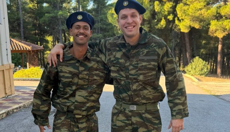 Ολυμπιακός:-Ανέβασε-φωτογραφίες-με-τους-φαντάρους-Βεζένκοβ,-Ντόρσεϊ,-Γουόκαπ-–-«Περιμένουμε-αντίστοιχη-φωτογραφία-του-Γιαννακόπουλου»