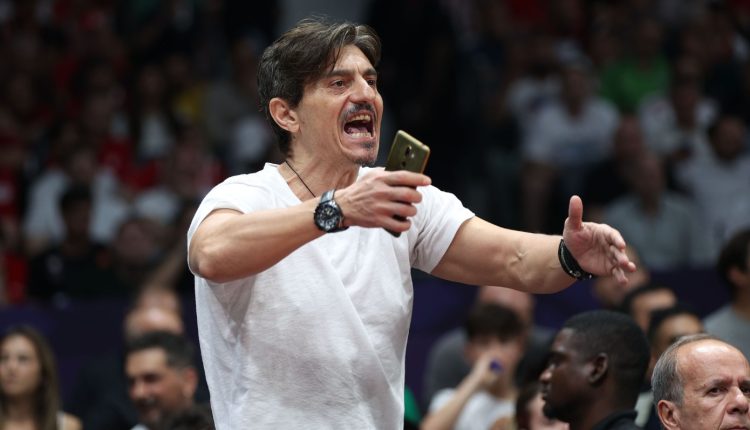 Γιαννακόπουλος:-Ανάρτηση-για-τον-Παναγιώτη-Αγγελόπουλο-με…-Βουγιουκλάκη-και-«Δημήτρη-μου,-Δημήτρη-μου»