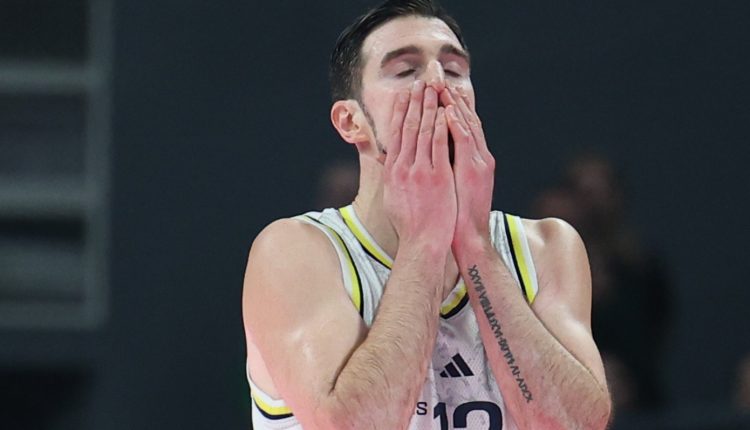 Μεγάλο-πρόβλημα-για-τη-Φενέρμπαχτσε:-Νοκ-άουτ-ο-Ντε-Κολό