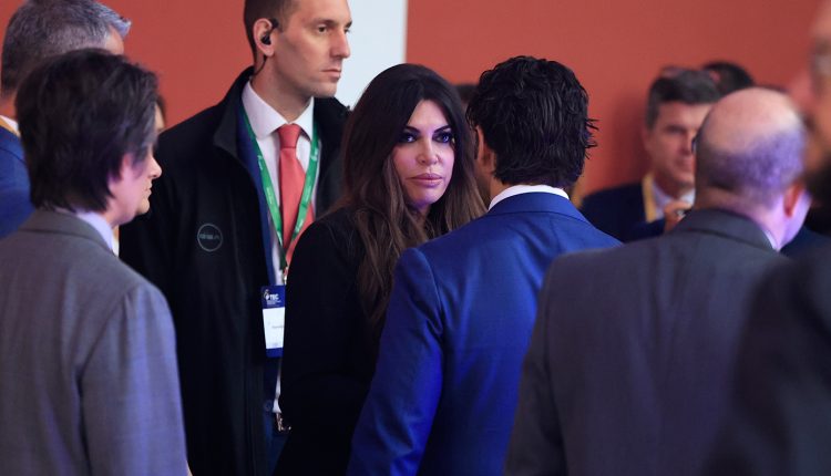 Η-Κίμπερλι-Γκιλφόιλ-αναζητά-τον-«σωματοφύλακά-της»-–-Δείτε-την-αγγελία