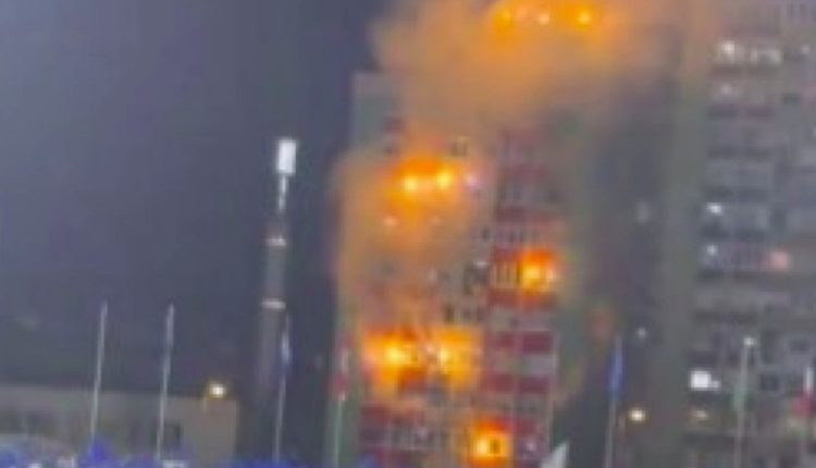 Βοσνία-–-Ιταλία:-Απίθανο-σκηνικό-στις-πολυκατοικίες-δίπλα-στο-γήπεδο