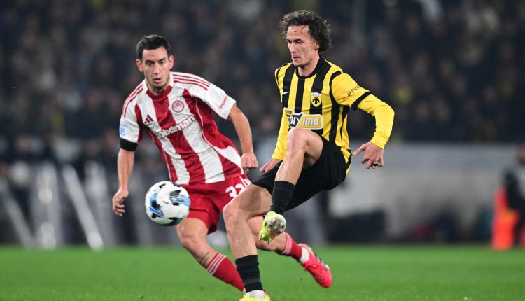 Ολυμπιακός-–-ΑΕΚ:-Σε-ρόλο-ρυθμιστή-της-11άδας-των-Ερυθρόλευκων-ο-Έσε