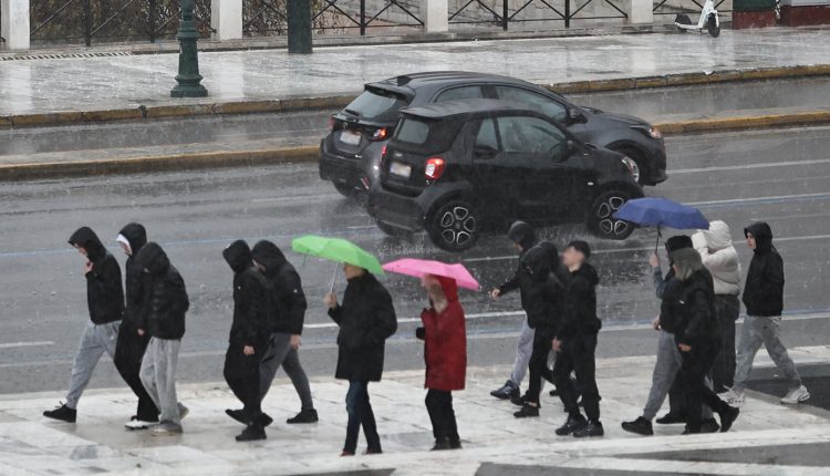 Κόκκινη-προειδοποίηση-από-την-ΕΜΥ:-Σε-λίγες-ώρες-τα-δύσκολα-για-την-Αττική,-μήνυμα-112-σε-Αρκαδία-και-Λακωνία-–-live-η-πορεία-της-κακοκαιρίας