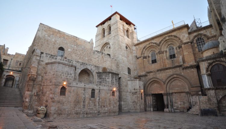 ΖΩΝΤΑΝΑ:-Η-εκπομπή-«Επικαιρότητα»-στα-Πανάγια-Προσκυνήματα-και-το-Άγιο-Φως