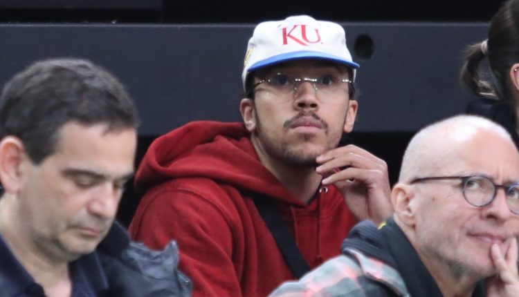 ΑΕΚ-–-Μπανταλόνα:-Ο-Γουόρντ-του-Ολυμπιακού-στις-εξέδρες-της-sunel-arena