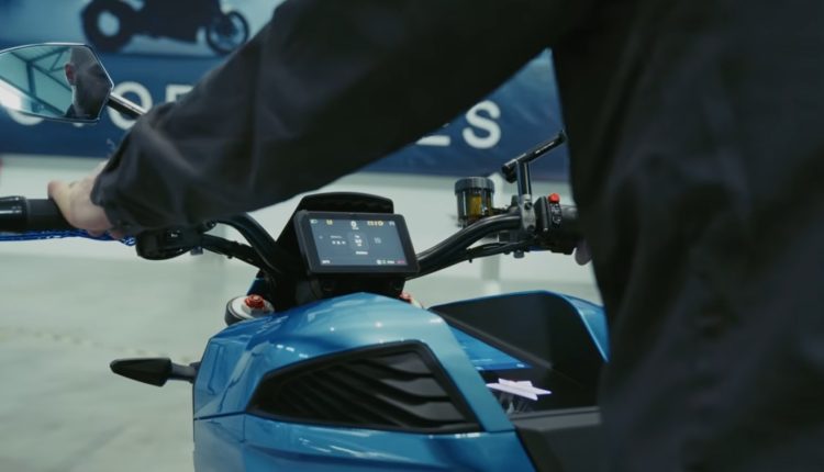 Η-πρώτη-μοτοσυκλέτα-με-solid-state-μπαταρία