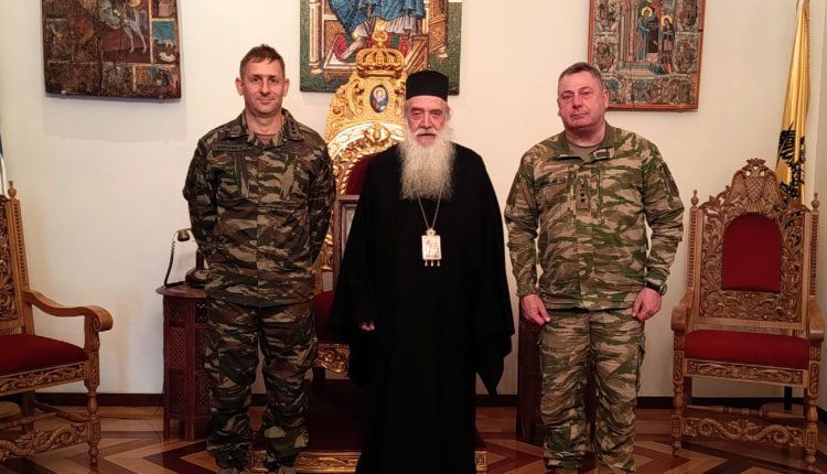 Εθιμοτυπική-Επίσκεψη-του-Διοικητού-της-Διακλαδικής-Διοικήσεως-Ειδικών-Επιχειρήσεων-στον-Μητροπολίτη-Σάμου