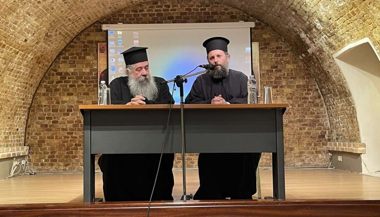 Ο-π.-Γεώργιος-Σχοινάς-στην-έβδομη-συνάντηση-της-Σχολής-Γονέων-της-Μητρόπολης-Κερκύρας