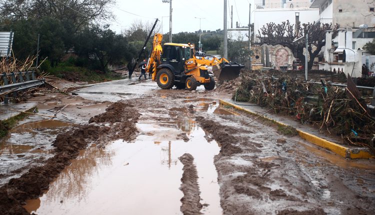 Σαρωτικό-το-πέρασμα-της-κακοκαιρίας-erminio-–-Πώς-έγινε-η-τραγωδία-με-τον-νεκρό-στη-Νέα-Μάκρη-–-Ποιες-περιοχές-θα-«χτυπηθούν»-τις-επόμενες-ώρες