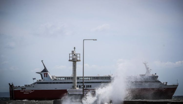 Με-τροποποιήσεις-τα-ακτοπλοϊκά-δρομολόγια-–-Σε-ισχύ-απαγορευτικά-σε-Ραφήνα-και-Λαύριο