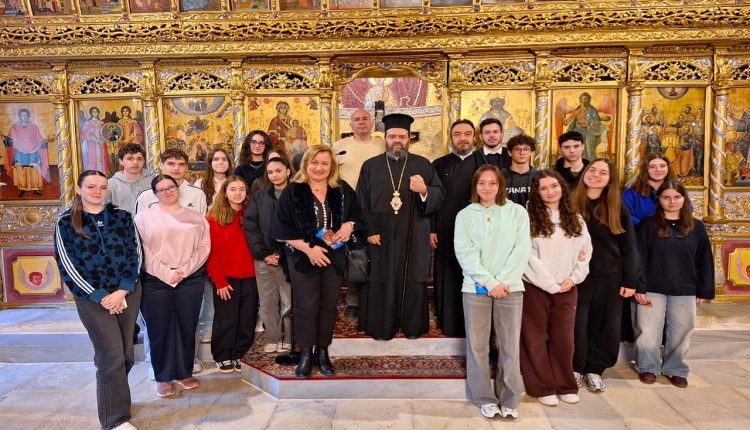 Επίσκεψη-μαθητών-του-1ου-Γενικού-Ενιαίου-Λυκείου-Κομοτηνής-στον-Μητροπολίτη-Μαρωνείας