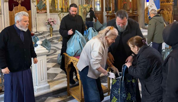 Δέματα-Αγάπης-από-την-Ιερά-Μητρόπολη-Νέας-Ιωνίας-σε-500-οικονομικά-ευάλωτες-οικογένειες