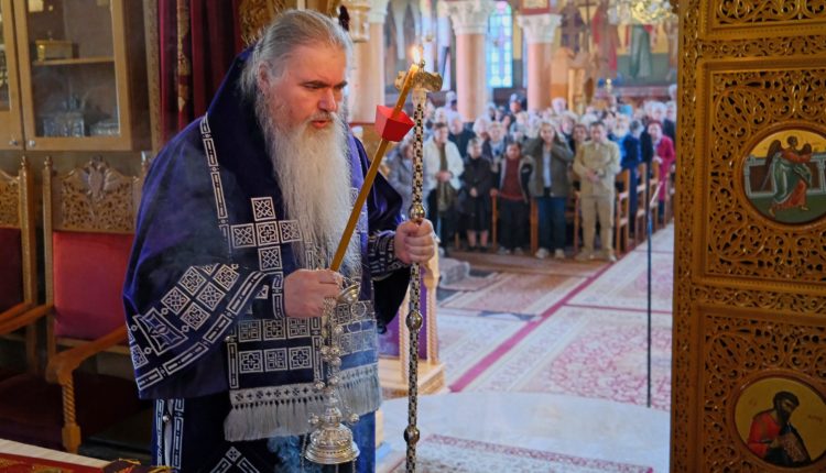 Ο-Μητροπολίτης-Καλαμαριάς-τέλεσε-Προηγιασμένη-στην-Ιερά-Μονή-Αγίας-Κυριακής-Λουτρού