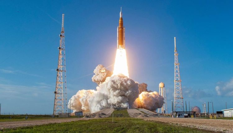 nasa:-Εκτοξεύτηκε-η-ιστορική-επανδρωμένη-αποστολή-«Άρτεμις-2»-στη-Σελήνη-–-Σε-τροχιά-το-πλήρωμα