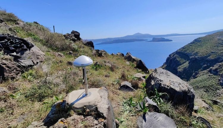 «Καλωδιώνονται»-Σαντορίνη,-Θηρασιά-και-τα-νησάκια-των-Καμμένων-για-την-έγκαιρη-ανίχνευση-σεισμικής-δραστηριότητας