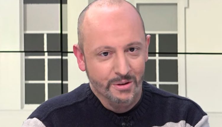 Πέθανε-ο-συγγραφέας,-Γιάννης-Μπρούζος-–-Είχε-συγκλονίσει-με-το-βιβλίο-που-έγραψε-στον-γιο-του