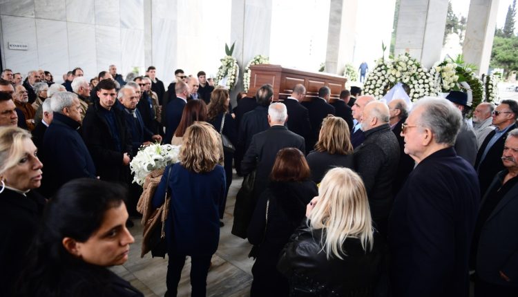 Το-τελευταίο-αντίο-στον-Βασίλη-Γκούμα