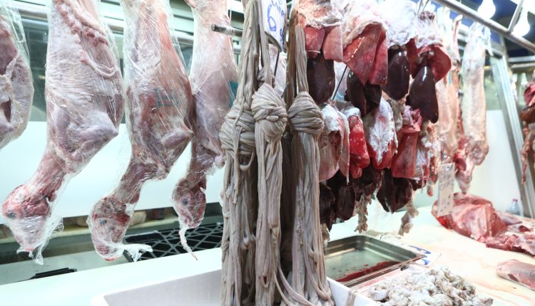 Ανοικτά-τα-καταστήματα-την-Κυριακή-05/04-–-Πανάκριβο-το-πασχαλινό-τραπέζι-με-«αγορά-δύο-ταχυτήτων»