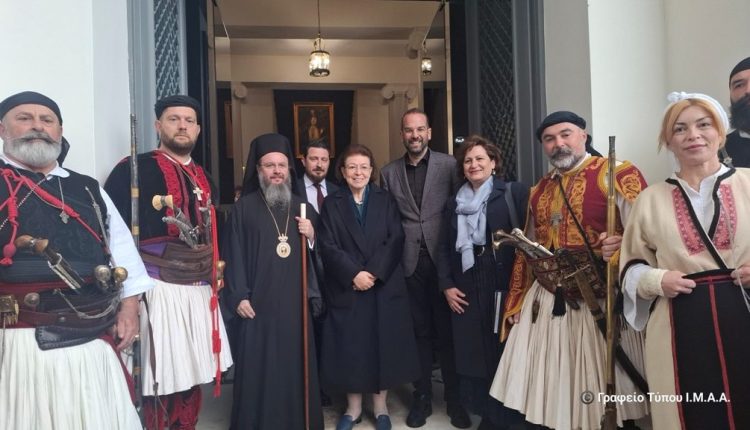 Νυχτερινό-ευλαβικό-προσκύνημα-στον-Κήπο-των-Ηρώων