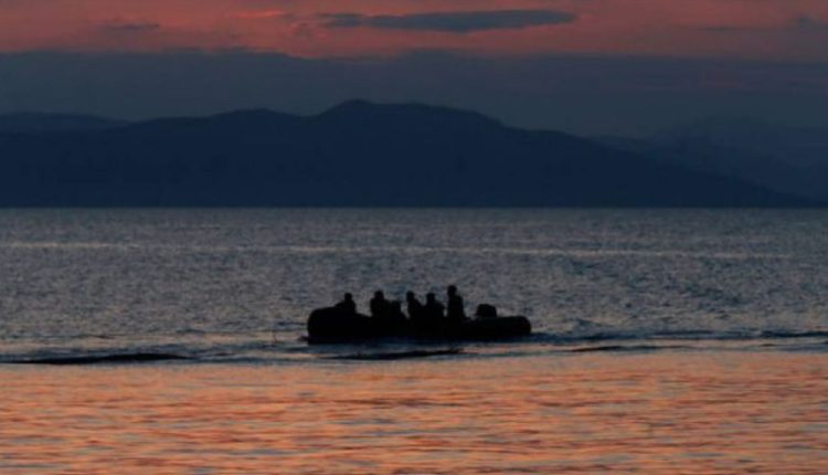 Πατέρας-έκανε-ταξίδι-χιλιομέτρων-για-να-σώσει-τον-γιο-του-–-Για-7-μέρες-πάλευαν-με-τα-κύματα,-χωρίς-νερό-και-τροφή