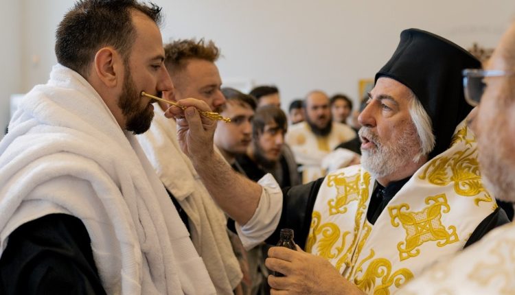 250-νεοφώτιστοι-στην-Αρχιεπισκοπή-Θυατείρων