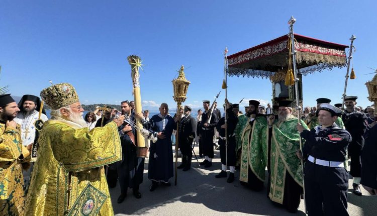 Η-kυριακή-των-Βαΐων-στην-Κέρκυρα-–-Λιτανεία-του-ιερού-σκηνώματος-του-Αγίου-Σπυρίδωνος
