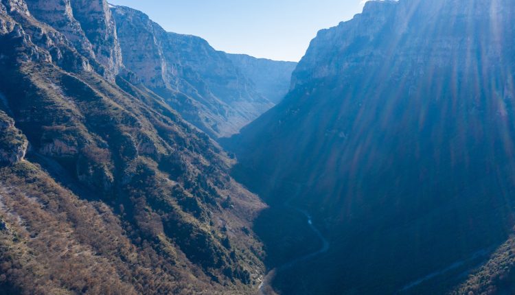 Εύβοια:-Επιχείρηση-της-Πυροσβεστικής-για-8-αγνοούμενους-στο-φαράγγι-της-Αγάλης