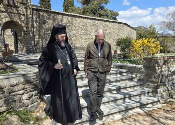 Επίσκεψη-Υφυπουργού-Εθνικής-Άμυνας-Θανάση-Δαβάκη-στην-Ιερά-Μονή-Μολυβδοσκεπάστου