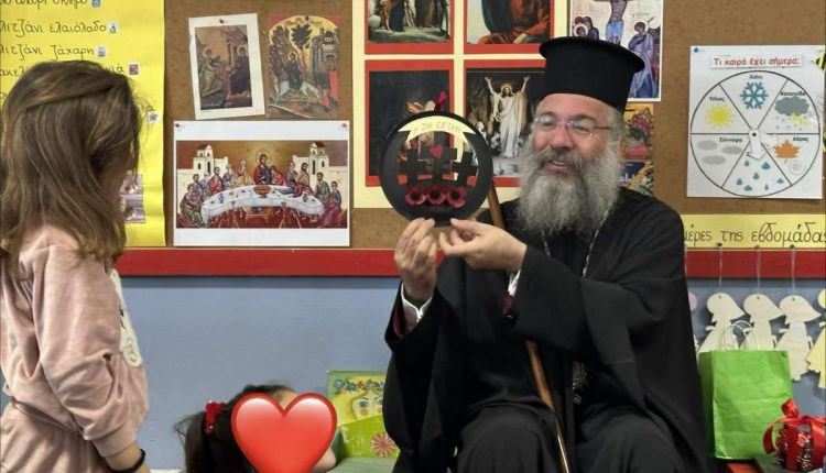 Το-4ο-Νηπιαγωγείο-Ρεθύμνου-επισκέφθηκε-ο-Μητροπολίτης-Πρόδρομος