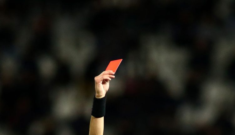 Διαιτητής–καρατέκα-«ξάπλωσε»-βοηθό-προπονητή-στο-Περού!