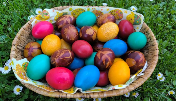 Αυγά-και-Πάσχα:-Όσα-πρέπει-να-γνωρίζετε-για-την-ασφάλειά-σας-–-Από-το-βράσιμο-και-το-βάψιμο-μέχρι-τη-συντήρηση
