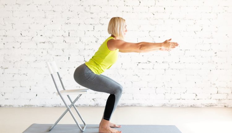 Πέντε-εύκολες-και-αποτελεσματικές-ασκήσεις-για-ενδυνάμωση-ποδιών-μετά-τα-60