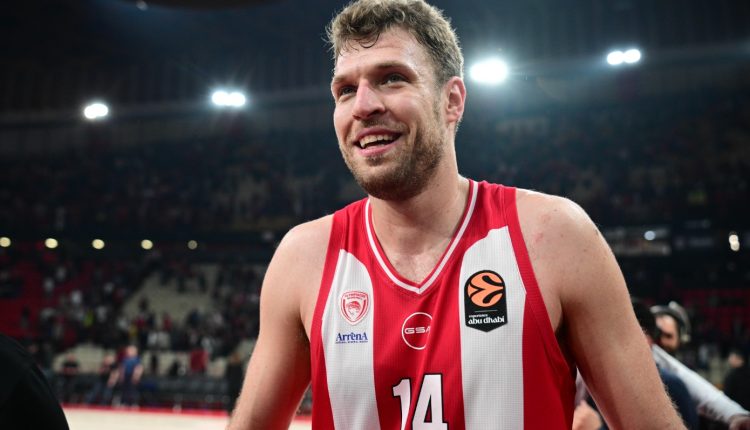 Χάποελ-Τελ-Αβίβ-–-Ολυμπιακός:-«Έφυγαν»-πάνω-από-10.000-εισιτήρια-–-«Θα-είναι-εκπληκτικό»,-λέει-ο-Βεζένκοβ