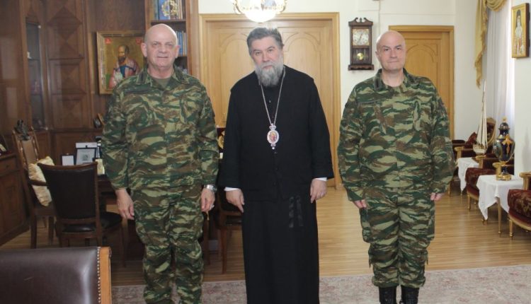 Εθιμοτυπική-επίσκεψη-του-νέου-Διοικητού-της-ΑΣΔΗΜ.-στον-Μητροπολίτη-Σερρών