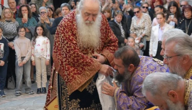 Η-Ακολουθία-του-Ιερού-Νιπτήρος-στη-Μητρόπολη-Σάμου